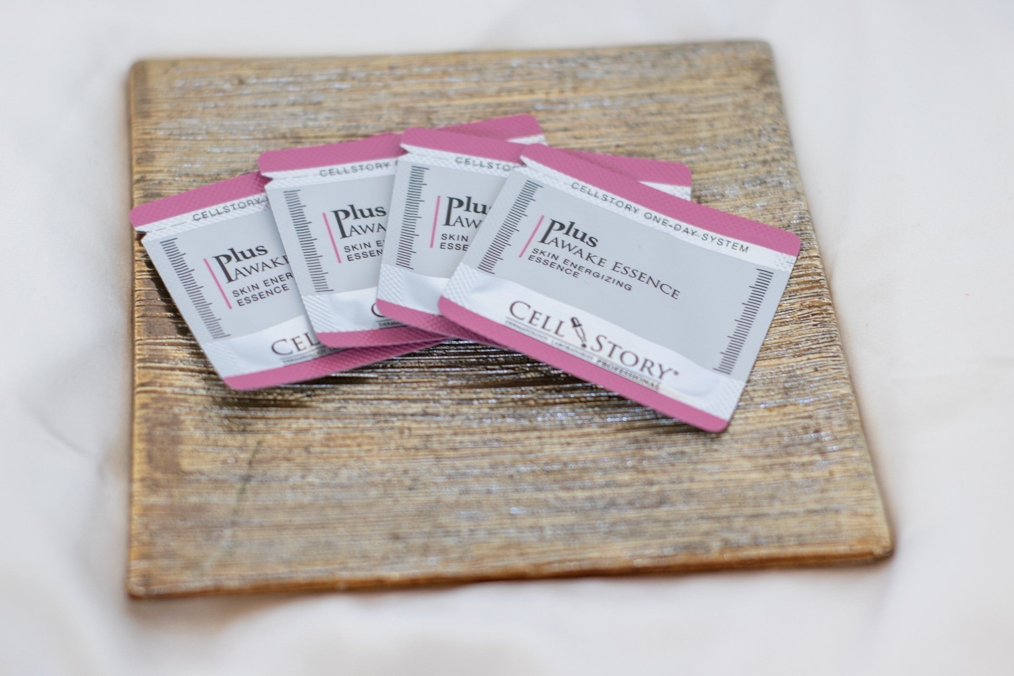 CELLSTORY Awake Essence – etapa care activează pielea înaintea tratamentului intensiv